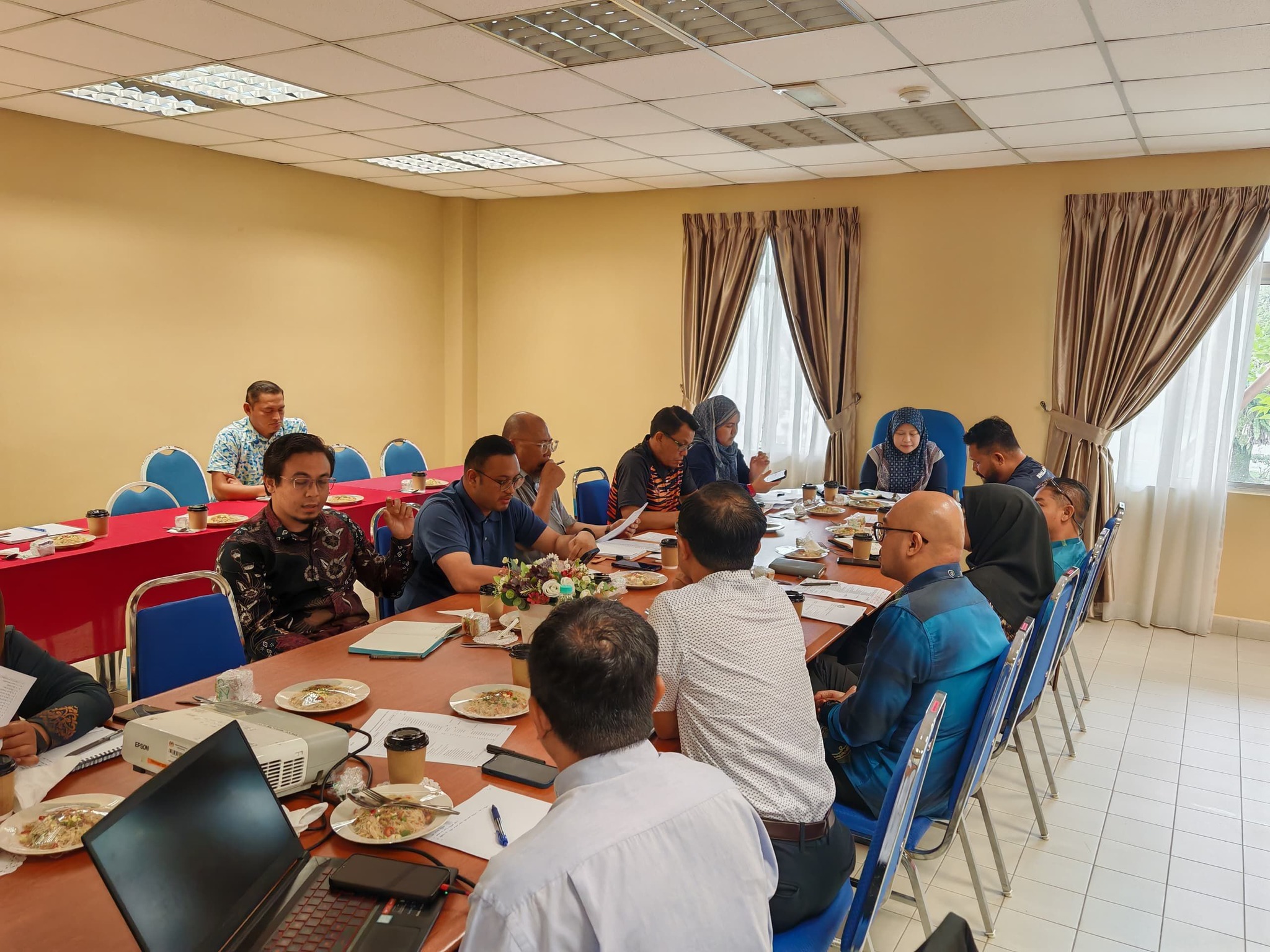 MESYUARAT PENYELARASAN BIL. 3 MENAIK TARAF KOMPLEKS RAKAN MUDA LARUT MATANG, PERAK