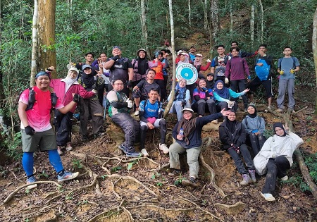 40 BELIA CABAR DIRI DALAM RAKAN BUMI: TAWAN PUNCAK SIRI 1