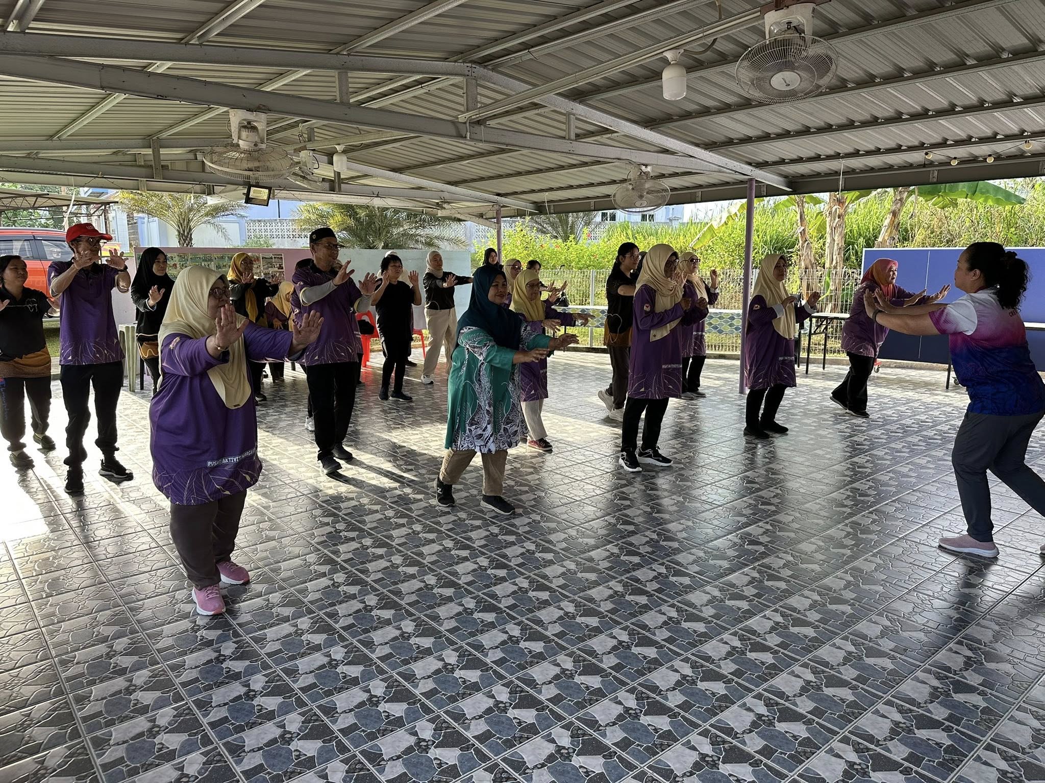 SENAMAN WARGA EMAS AKTIF PERINGKAT BAHAGIAN PEDALAMAN BAWAH TIBA DI PENGHUJUNG