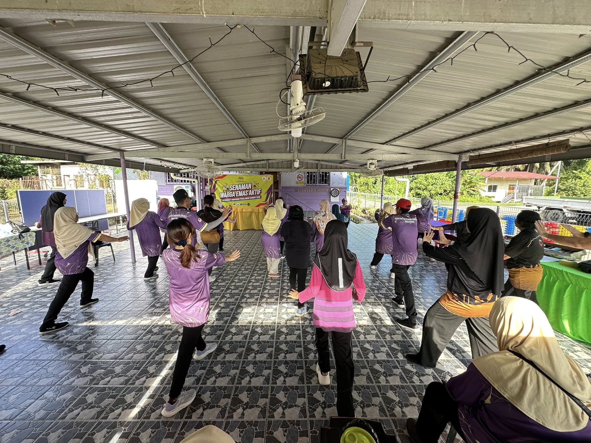 SENAMAN WARGA EMAS AKTIF PERINGKAT BAHAGIAN PEDALAMAN BAWAH TIBA DI PENGHUJUNG