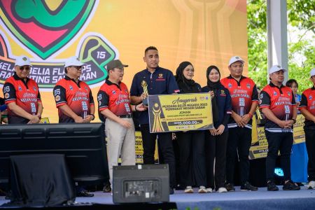 KELAB BELIA FLAT MPS KARAMUNTING SANDAKAN DINOBAT SEBAGAI JOHAN KATEGORI PERTUBUHAN BELIA APBN SABAH 2025