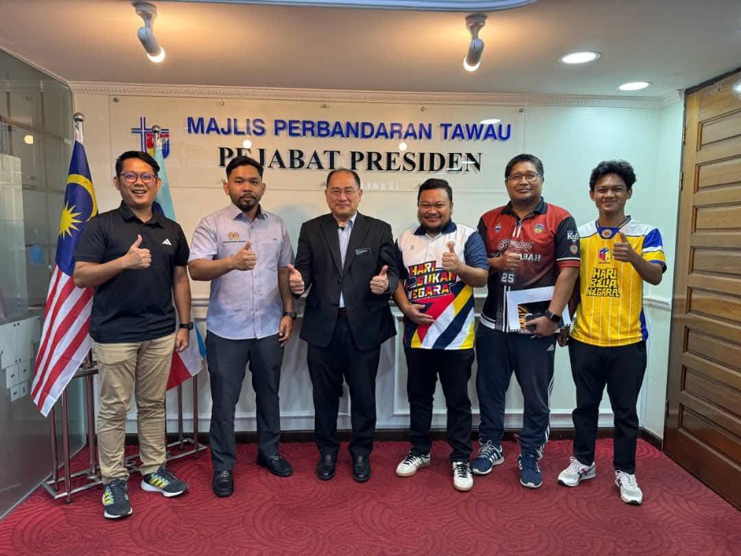KUNJUNG HORMAT PBSBT KEPADA PRESIDEN MPT