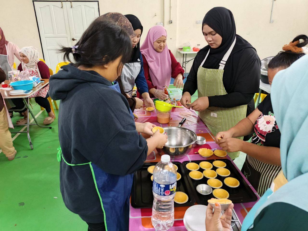 KURSUS MEMBUAT KUIH FROZEN DI PARLIMEN KOTA BELUD MENARIK PENYERTAAN GOLONGAN BELIA SETEMPAT MELALUI PROGRAM RAKAN MAHIR : SKILLS FOR LIFE @ PARLIMEN TAHUN 2025 BAHAGIAN KUDAT