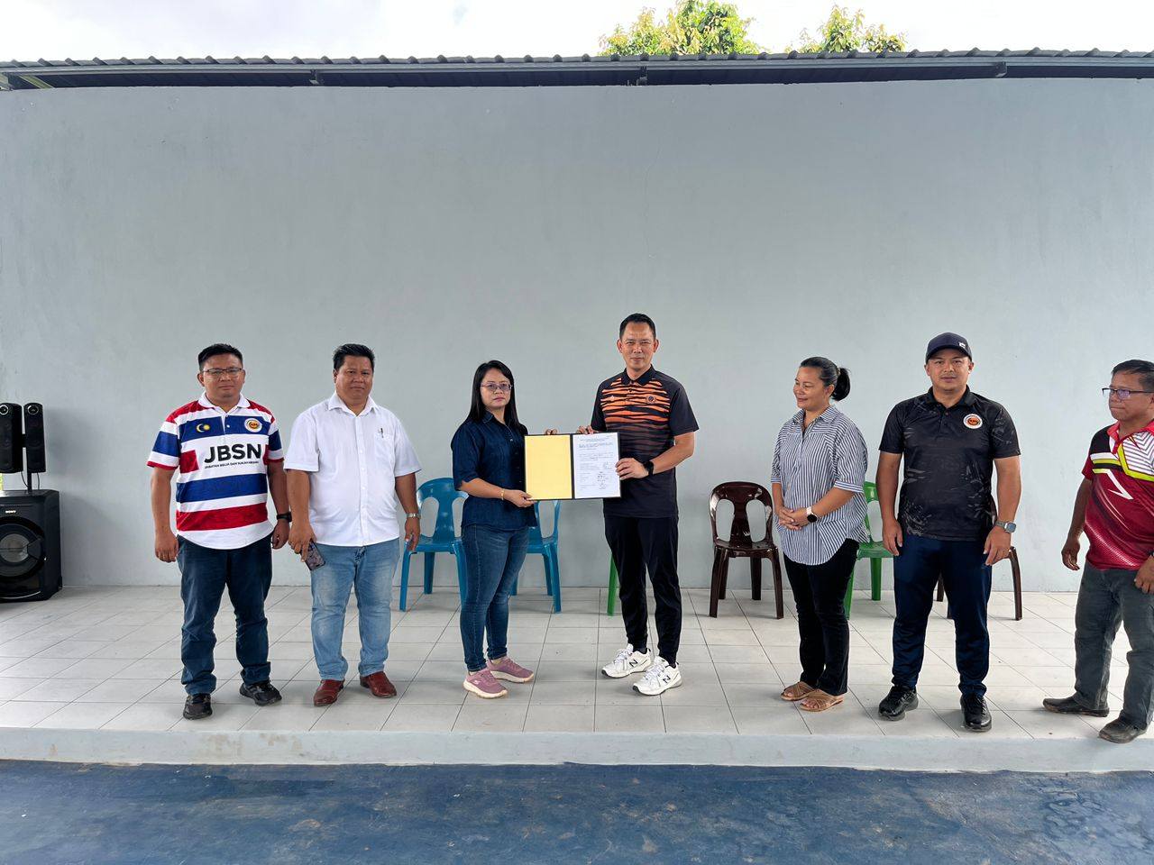 MAJLIS PENYERAHAN GELANGGANG BOLA TAMPAR BERBUMBUNG KAMPUNG BIAH SKIM, KENINGAU
