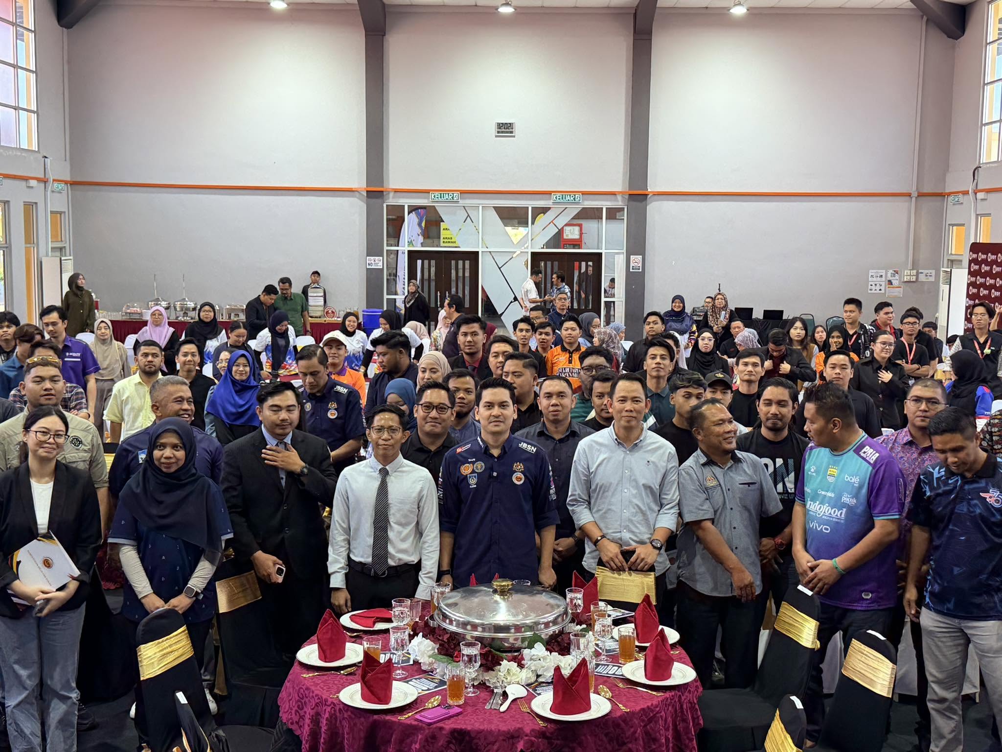 YB MENTERI BELIA DAN SUKAN MALAYSIA SANTUNI BELIA SABAH