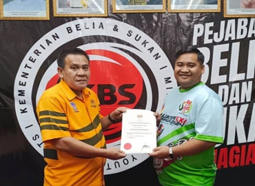 Penyerahan Sijil Pendaftaran Kelab Belia Cahaya Pekan Kapit