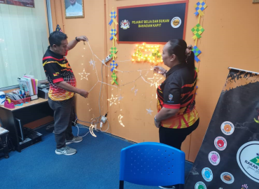PEJABAT BELIA DAN SUKAN KAPIT BERSIAP SAMBUT HARI RAYA DENGAN SEMANGAT PERPADUAN