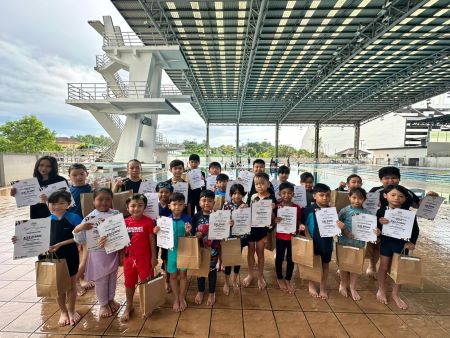 Penyampaian Sijil Penyertaan Peserta KLAS Renang Fasa 3 Kuching