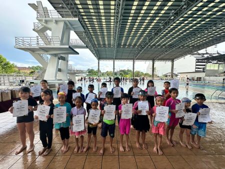 Penyampaian Sijil Penyertaan Peserta KLAS Renang Fasa 3 Kuching