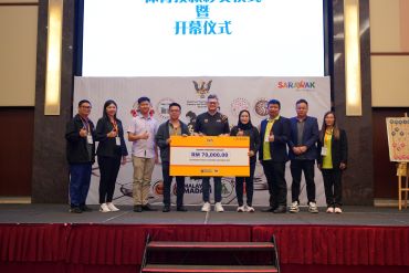 PENYERAHAN GERAN PADANAN SUKAN (GPS) KEPADA PERSATUAN XIANG QI NEGERI SARAWAK