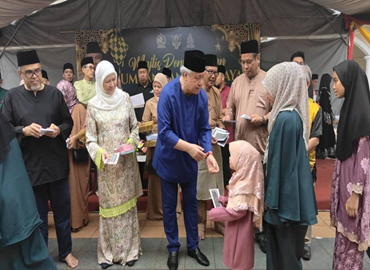 MAJLIS PENYAMPAIAN SUMBANGAN HARI RAYA MENCERIAKAN LEBARAN BAGI MEREKA YANG MEMERLUKAN