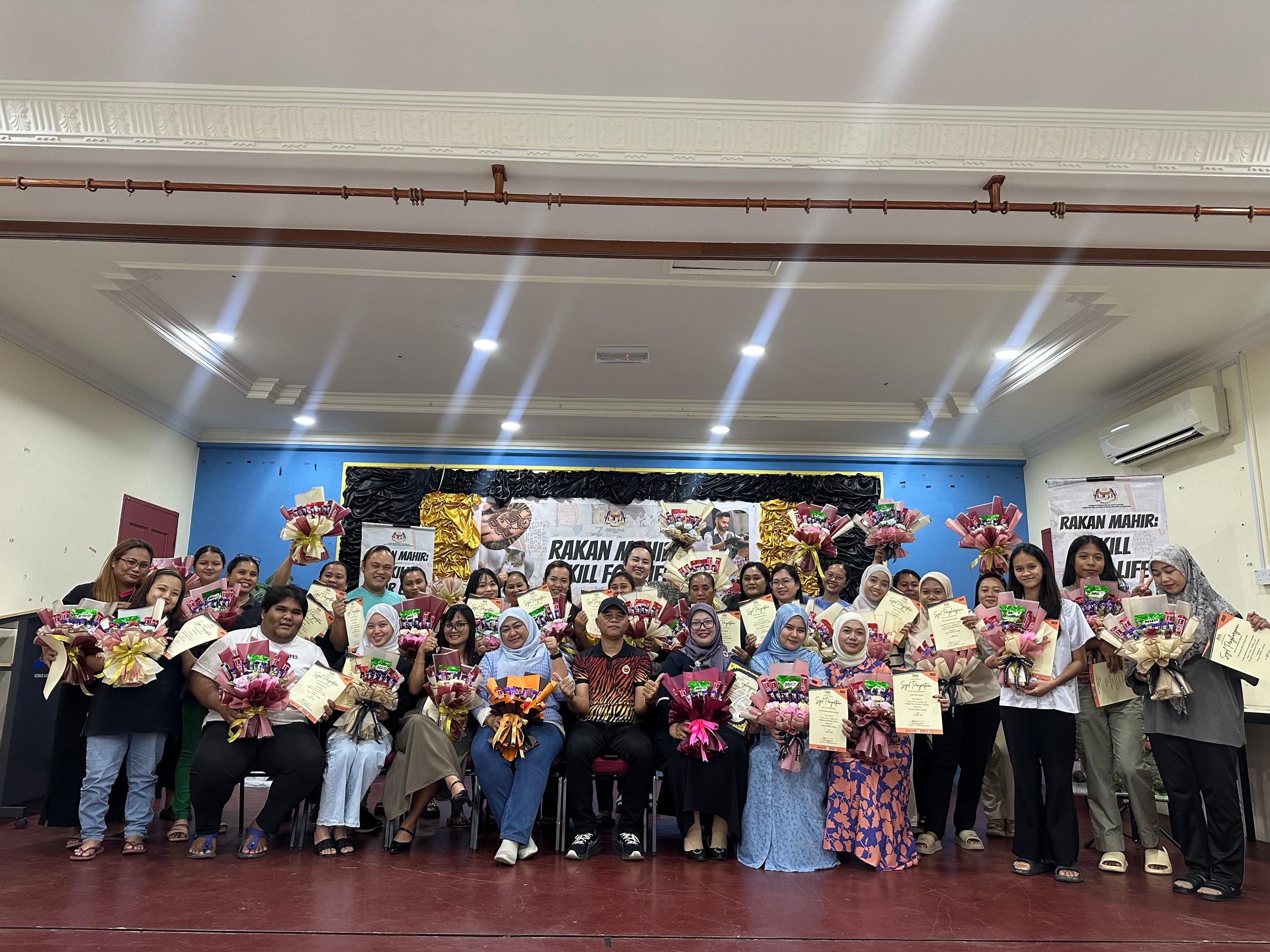 RAKAN MAHIR: SKILL FOR LIFE : BENGKEL PEMBUATAN BOUQUET PERINGKAT PARLIMEN LIMBANG TAHUN 2025 
