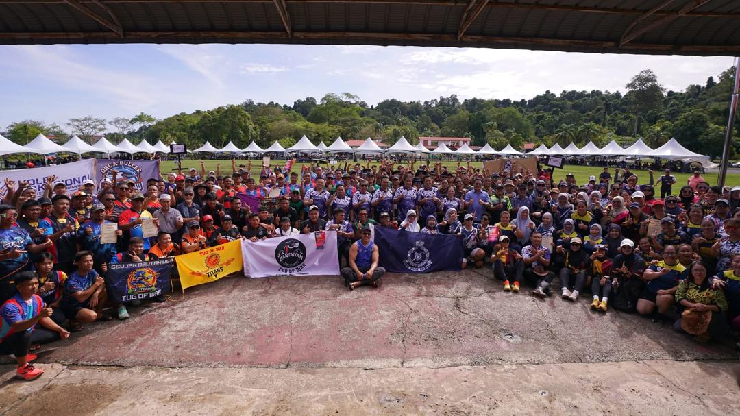 JUARA BARU BAGI KEJOHANAN TARIK TALI TERBUKA ANTARABANGSA LIMBANG 