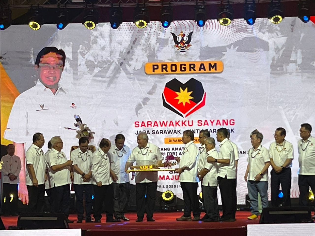KARNIVAL SARAWAKKU SAYANG MENYEMARAKKAN LAGI PERPADUAN KAUM 