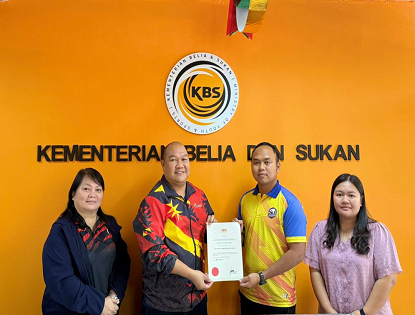PENYERAHAN SIJIL PENDAFTARAN KELAB BELIA RUMAH SEBUANG (KBSR)