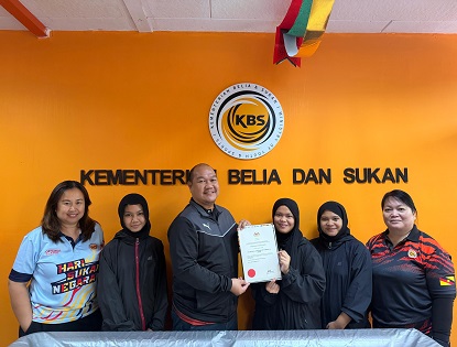 Penyerahan Sijil Pendaftaran Kelab Belia Usaha Kreatif Permyjaya