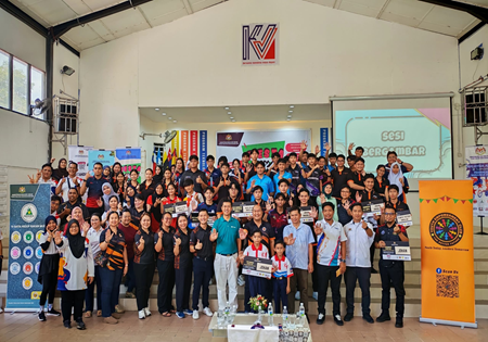 Pertandingan Kawad Kaki Pertingkatkan Disiplin Dan Semangat Patriotik Belia Sekolah