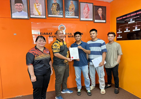Penyerahan Sijil Perakuan Pendaftaran Kelab Rakan Muda Bandaraya Miri (Baharu)