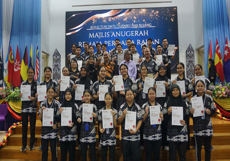 Majlis Penyampaian Sijil Dan Pin Tahap Gangsa Anugerah Remaja Perdana Rakan Muda (ARPRM) Di Kolej Tun Datu Tuanku Haji Bujang