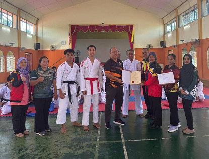 Penyerahan Sijil Pendaftaran Kelab Karate Goshin-Ryu Miri