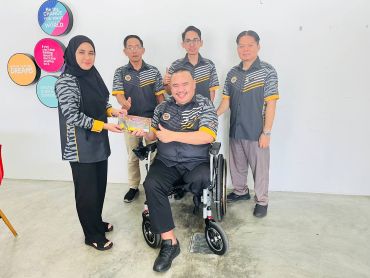 PEMBERIAN KURMA BULAN RAMADAN PEJABAT BELIA DAN SUKAN BAHAGIAN SARIKEI