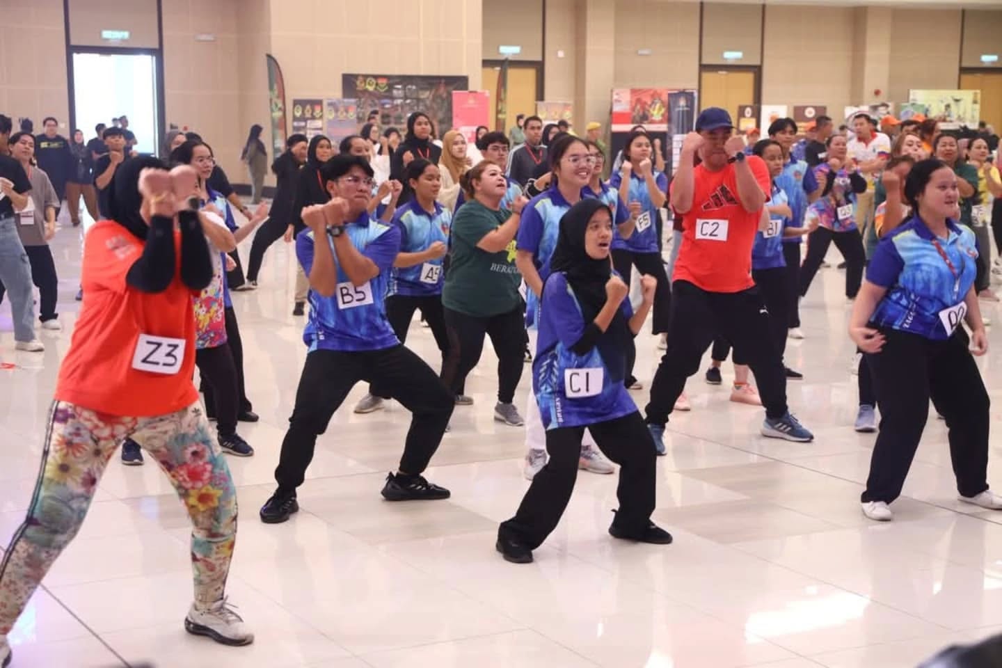 PERTANDINGAN AEROBATHON TARIK PENYERTAAN 60 ORANG SEMPENA HARI BELIA NEGARA SARAWAK 2025