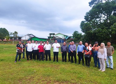 TIMBALAN MENTERI BELIA DAN SUKAN MELAWAT TAPAK NAIK TARAF PROJEK PADANG BOLA SEPAK KAMPUNG BUMBOK, BAU, SARAWAK