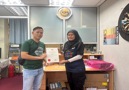 Penyerahan Sijil Kelab Belia Komuniti Data Kakus (KBKDK) Di Pejabat Belia Dan Sukan Bahagian Bintulu 