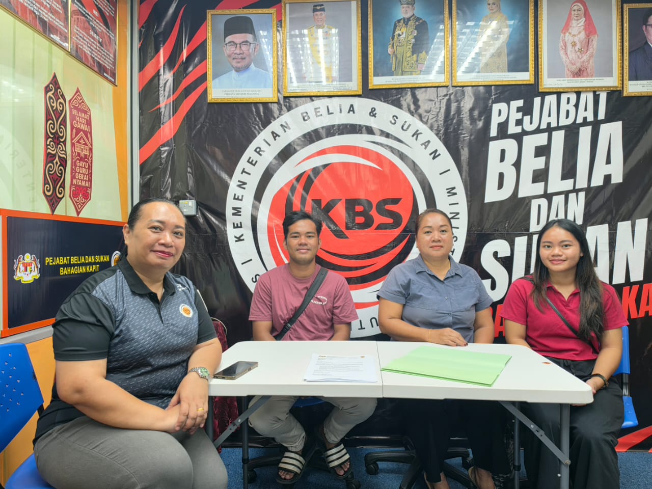 KUNJUNGAN KELAB SUKAN BOT LAJU SUNGAI KAPIT KE PEJABAT BELIA DAN SUKAN BAHAGIAN KAPIT