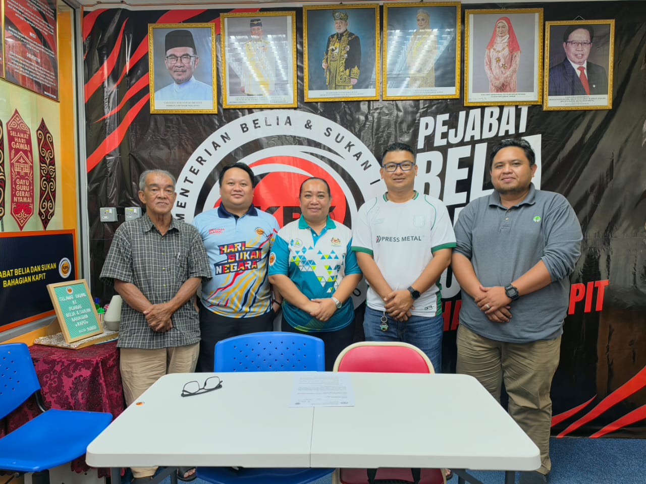 SESI PERBINCANGAN BERSAMA KELAB BADMINTON BELETEH