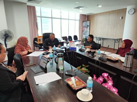 Kunjung Hormat Ke Pejabat Residen Bahagian Kuching