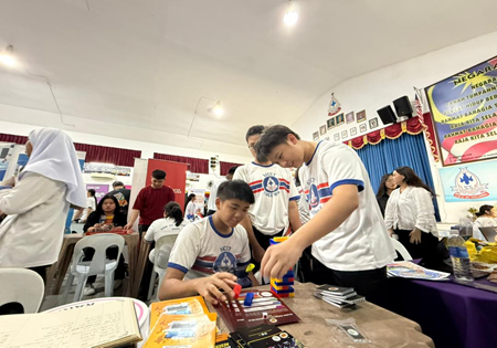 Pameran Rakan Muda Tarik Perhatian Pelajar Di SMK St. Columba