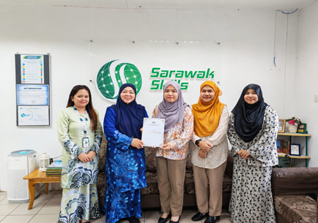 Penyampaian Sijil Pendaftaran Kelab Rakan Muda Mukah