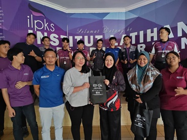 16 PELAJAR MPP SERTAI TAKLIMAT ANUGERAH REMAJA PERDANA RAKAN MUDA DI ADTEC KOTA SAMARAHAN