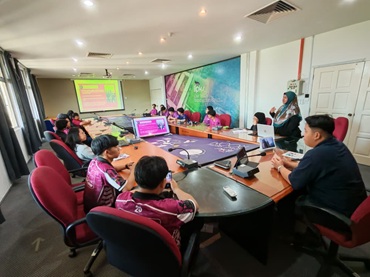 16 PELAJAR MPP SERTAI TAKLIMAT ANUGERAH REMAJA PERDANA RAKAN MUDA DI ADTEC KOTA SAMARAHAN
