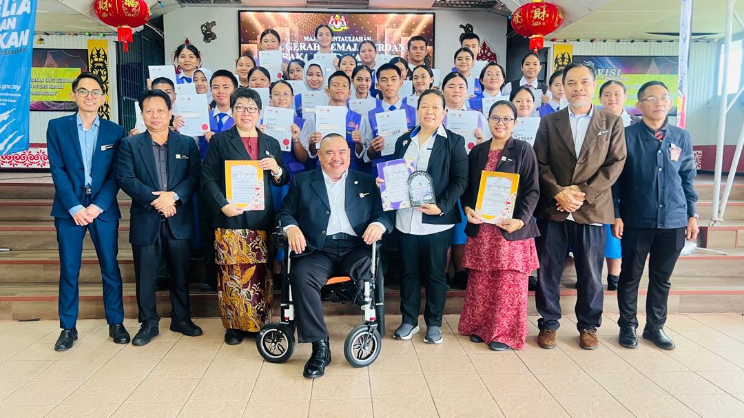 MAJLIS PENTAULIAHAN ANUGERAH REMAJA PERDANA RAKAN MUDA BAHAGIAN SARIKEI