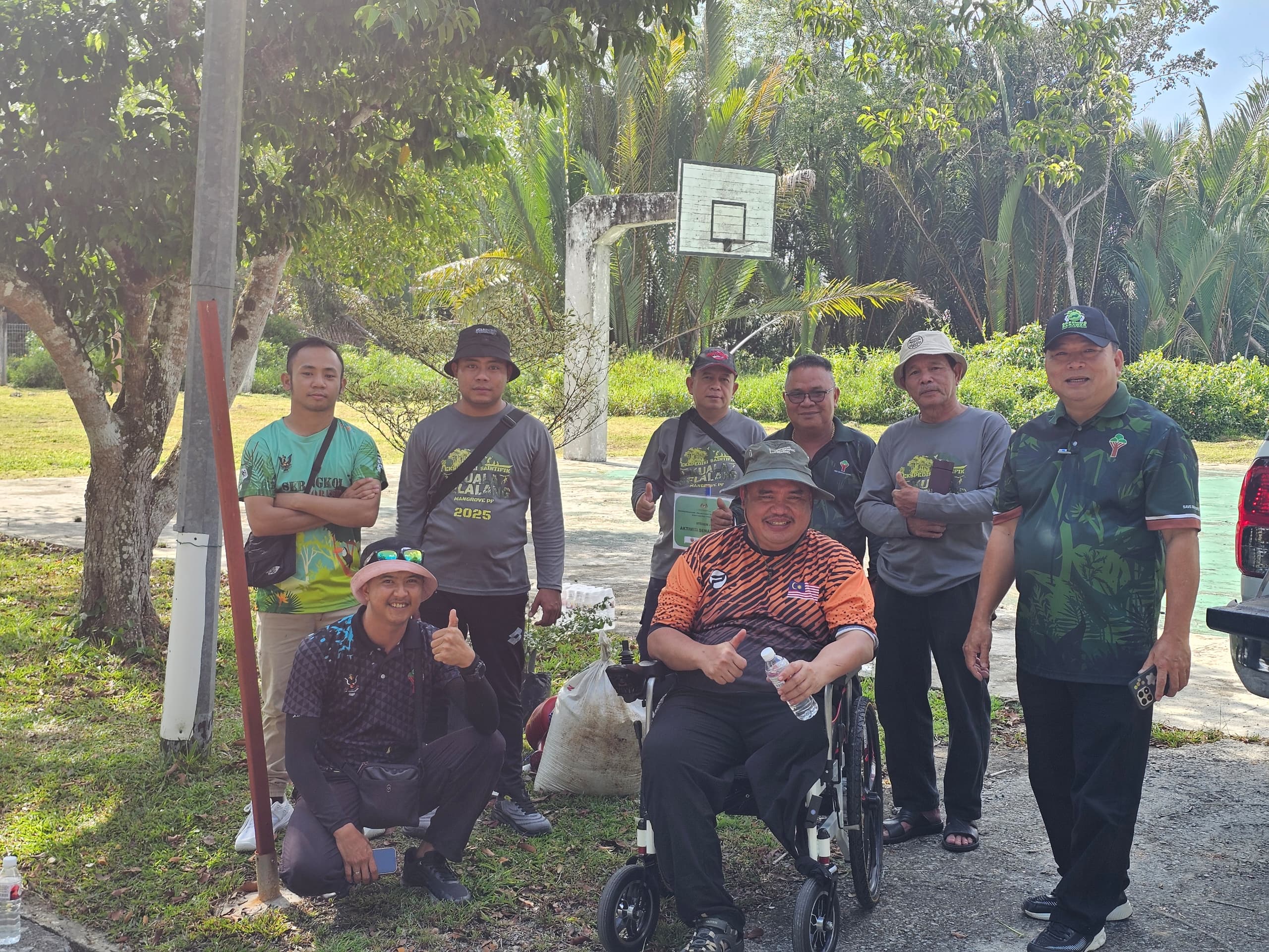 SUMBANGAN ANAK POKOK NASIB OLEH PEJABAT HUTAN WILAYAH SARIKEI