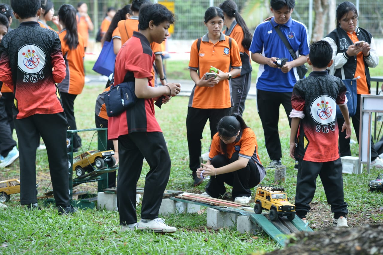 AKTIVITI RC CRAWLER FUN TRAIL 4X4 MENARIK MINAT BELIA