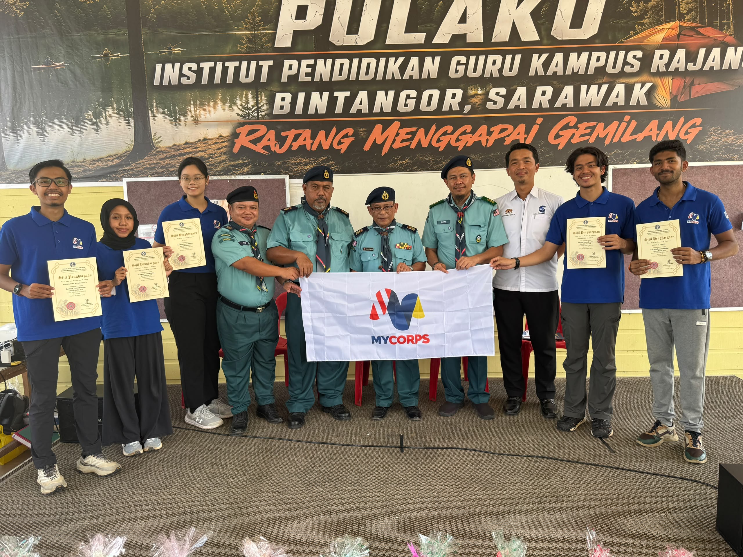 SUKARELAWAN MYCORPS BANTU PELAKSANAAN KEM SKIM LENCANA PENGAKAP DAERAH SARIKEI