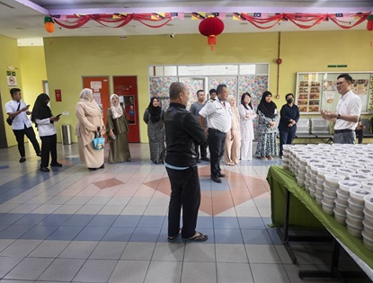 Semarak Ramadan Di Wisma Persekutuan Sibu Dengan Agihan Bubur Lambuk