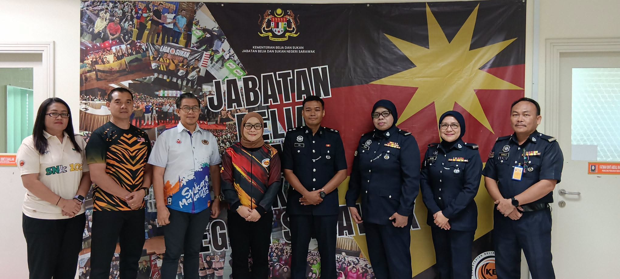 KUNJUNGAN HORMAT IPD KUCHING PERKUKUH KOLABORASI BERSAMA JBSN SARAWAK