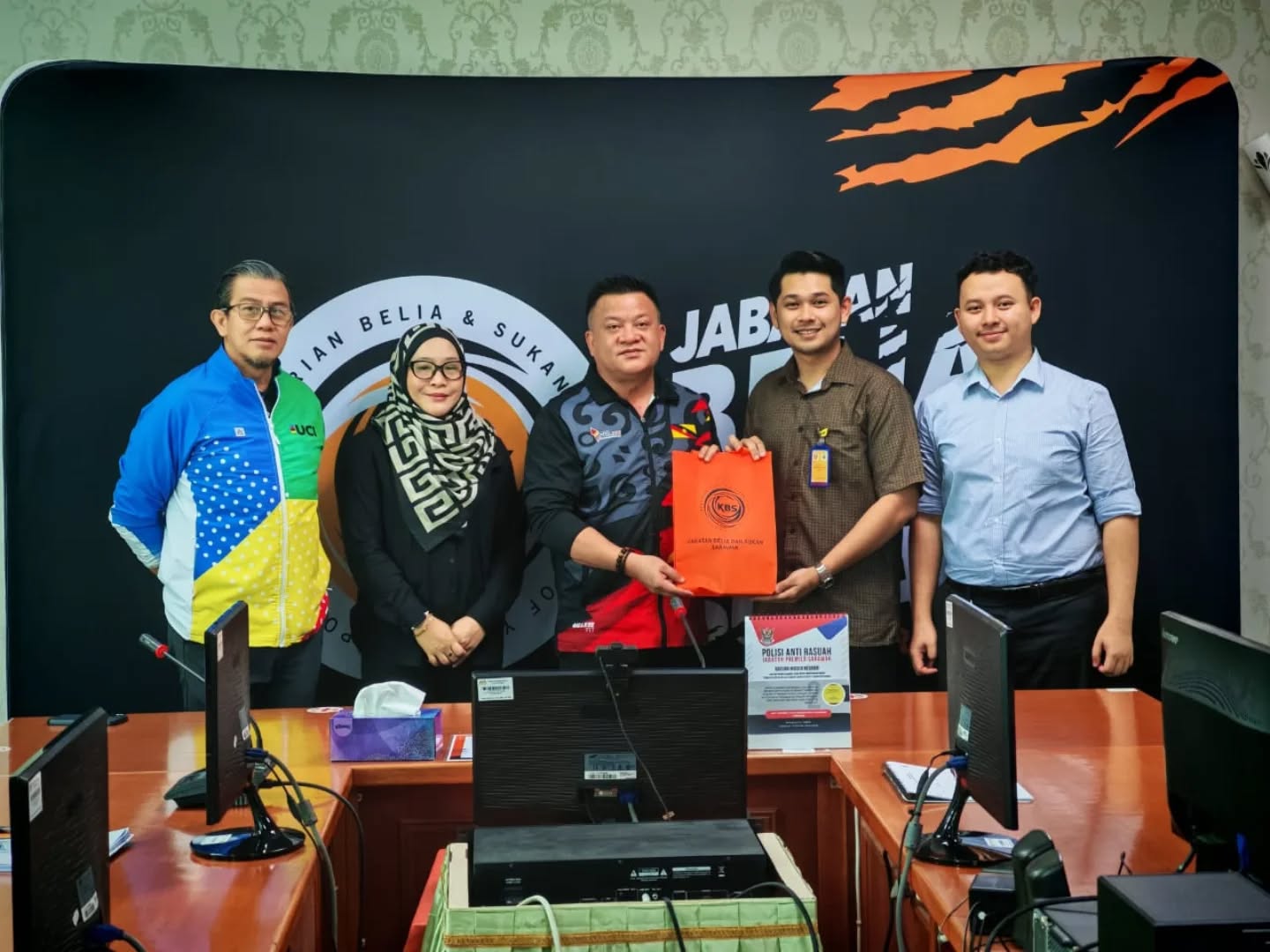 Kunjungan Hormat Kelab Belia Pertiwi Jalan Satok Perkukuh Penganjuran Satok Youth Festival 2026