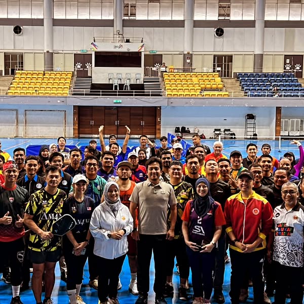 KEMERIAHAN SUKAN PICKLEBALL DAN BOLA SEPAK 9 SEBELAH PIALA YB NAJWAN HALIMI 