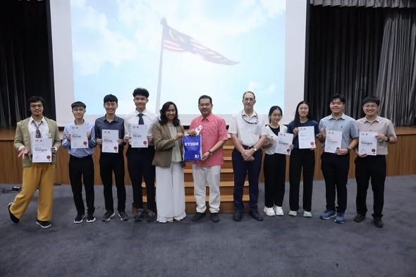 JEMPUTAN KHAS PENYAMPAIAN ANUGERAH REMAJA PERDANA RAKAN MUDA @KYUEM