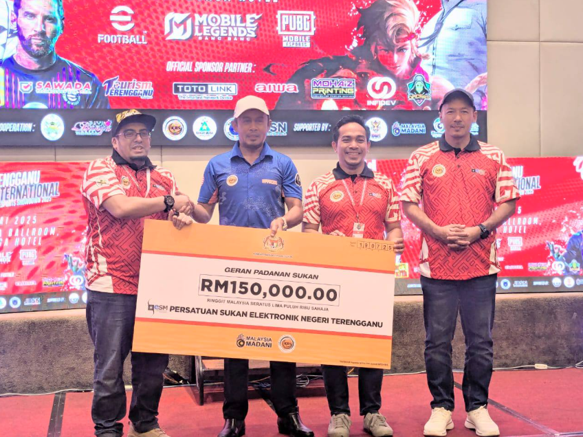 MAJLIS PENYERAHAN CEK CURA GERAN PADANAN SUKAN KBS KEPADA PERSATUAN SUKAN ELEKTRONIK TERENGGANU