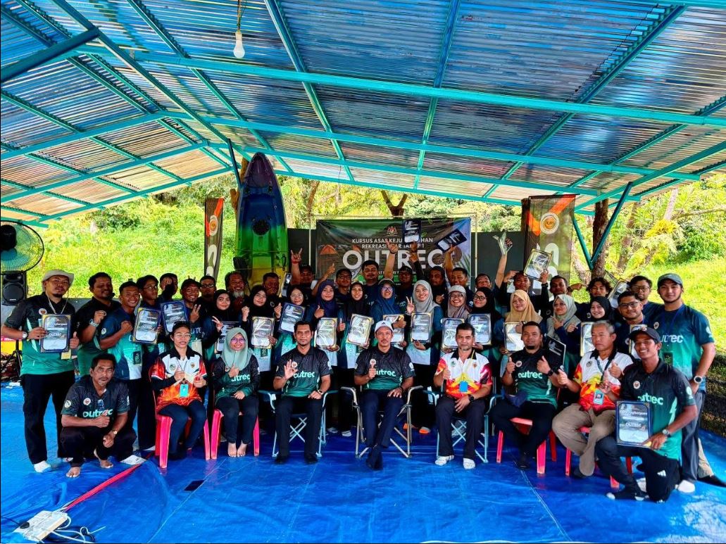 DARI TEORI KE LAPANGAN : OUTREC 1 MENGASAH KEMAHIRAN, MEMBUNA KOMPETENSI