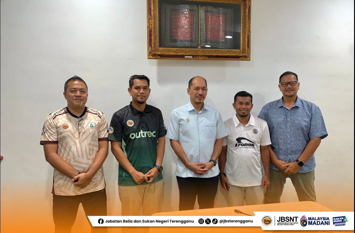 KUNJUNGAN HORMAT KELAB BOLA SEPAK KRONOS TRANUNG KE JBSNT