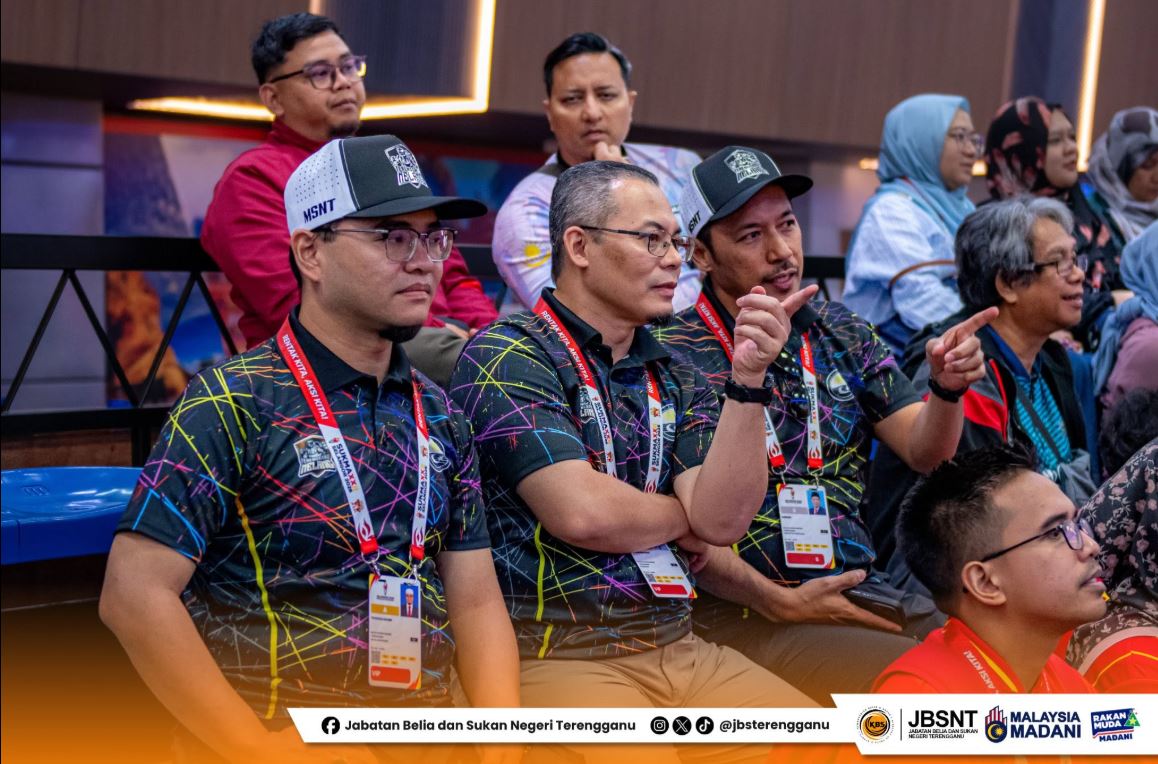  YB EXCO SUNTIK SEMANGAT ATLET PARA TERENGGANU DI VENUE PERTANDINGAN