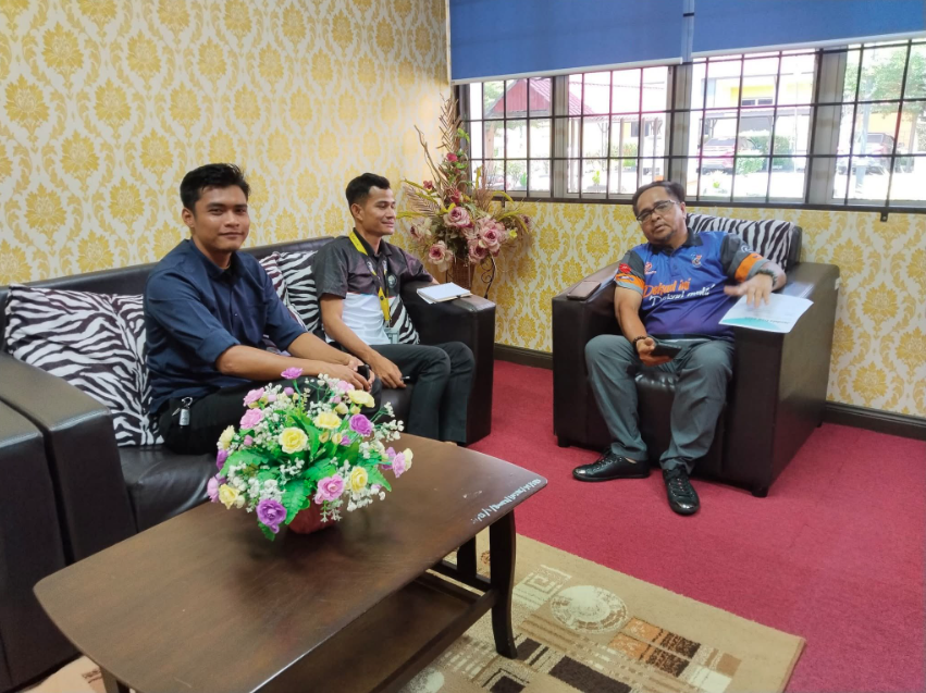 KUNJUNG HORMAT KELAB BOLA TAMPAR KOTA PUTERA KEPADA PEGAWAI BELIA DAN SUKAN DAERAH BESUT