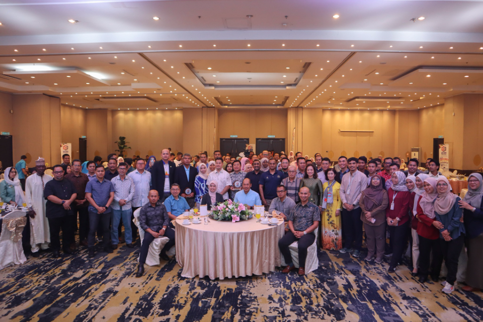 MALAM GALA CYCLING TOUR ASEAN SOLIDARITY 2025 MELABUHKAN TIRAI